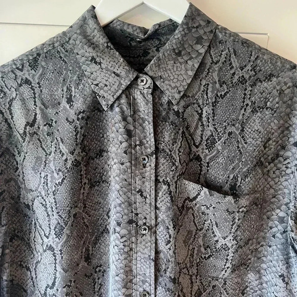 EQUIPMENT FEMME NWT Kate Moss Daddy Python Print Silk Button Down Blouse XS - Picture 6 of 9